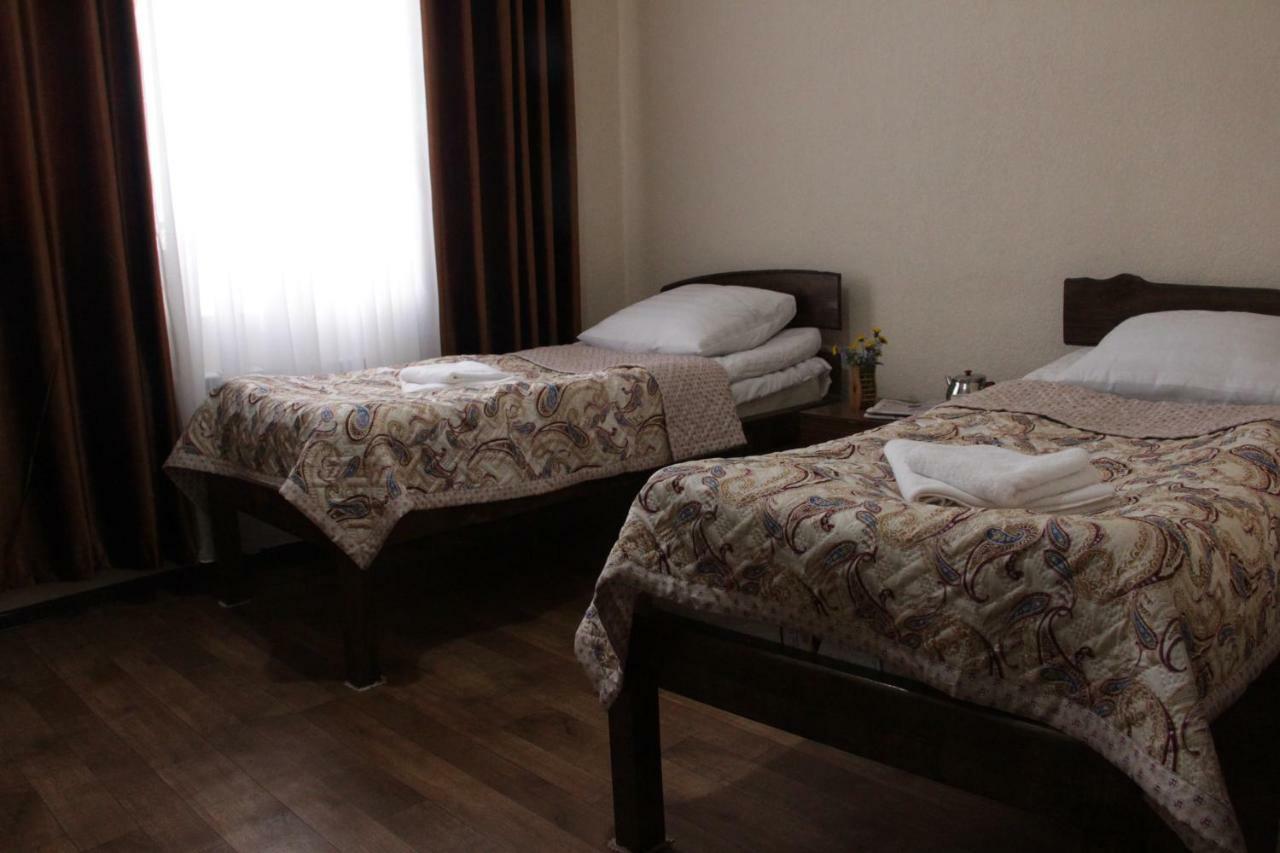 Snow Leopard Hostel Karakol Extérieur photo